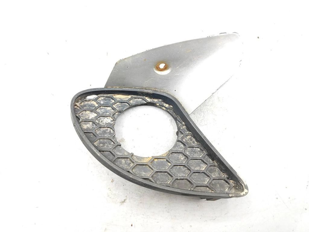 Alfa Romeo 147 Facelift 2007 front right fog light trim grill 156052633 