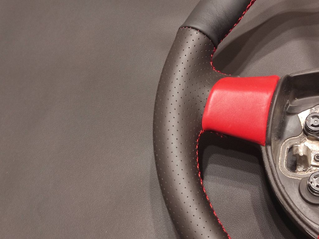 Ford Focus MK2 2008 Steering wheel 30347728 NEW LEATHER / REFURBISHED