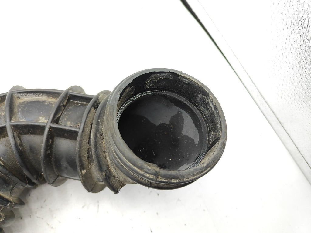Ford Focus MK1 1.6i 74kW 100PS 2001 Engine Air Intake Pipe Hose 98AB9R504AD