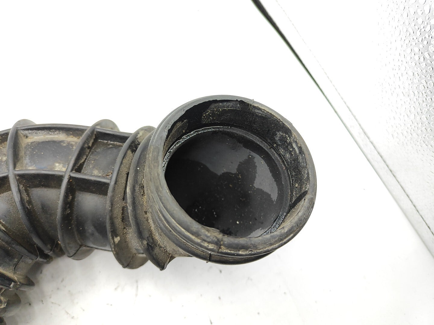 Ford Focus MK1 1.6i 74kW 100PS 2001 Engine Air Intake Pipe Hose 98AB9R504AD