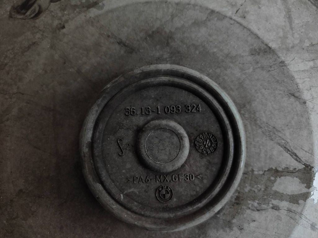 BMW 5 E39 1997 R15 wheel hub cap trim cover 36131093324 