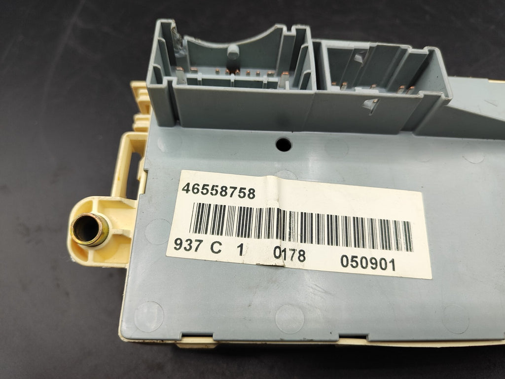 Alfa Romeo 147 8V 2003 Fuse Box Control Unit Module 46558758 467463750