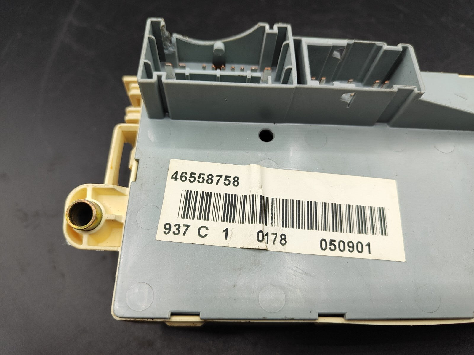 Alfa Romeo 147 8V 2003 Fuse Box Control Unit Module 46558758 467463750