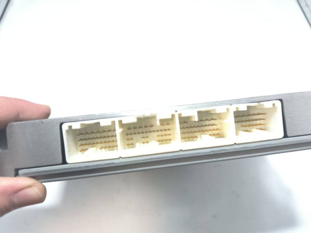 Toyota Avensis T250 2008 8966105A52 Engine control unit module ECU 