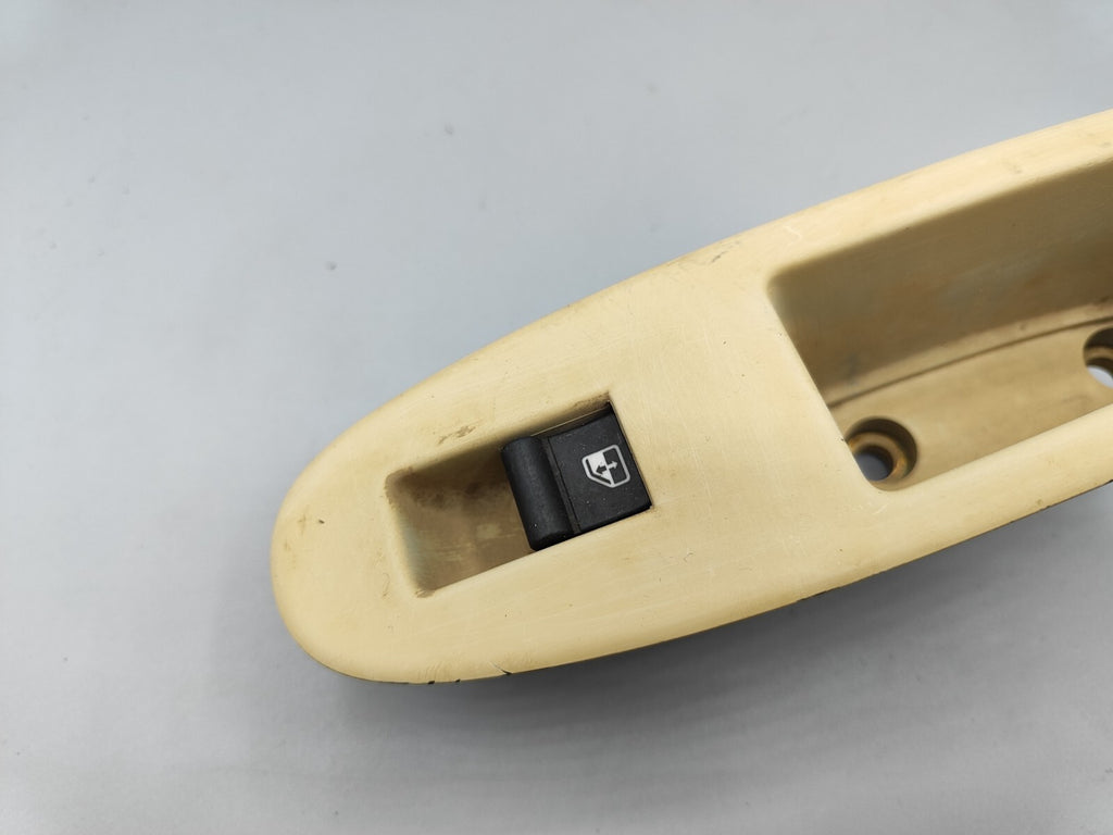 Alfa Romeo 159 1.9JTD 2007 Rear Right Electric Window Switch Yellow 156055038