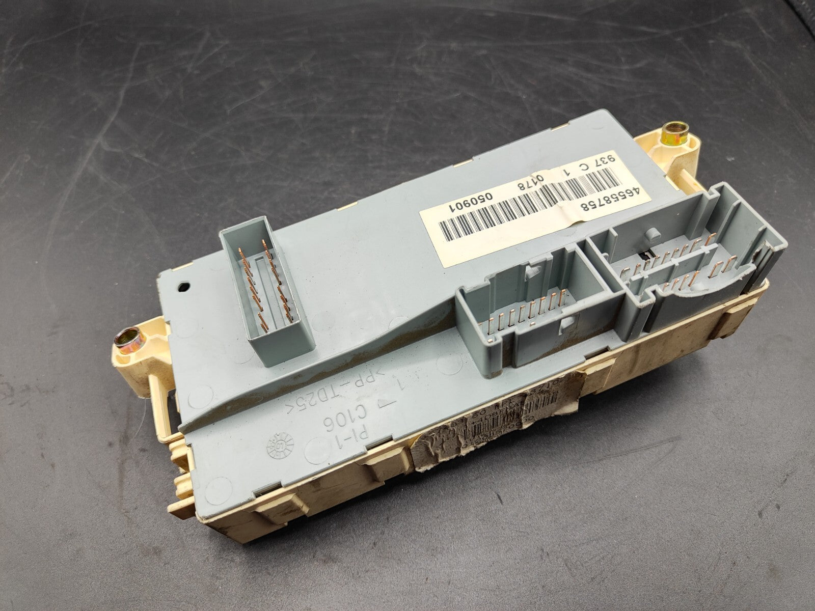 Alfa Romeo 147 8V 2003 Fuse Box Control Unit Module 46558758 467463750