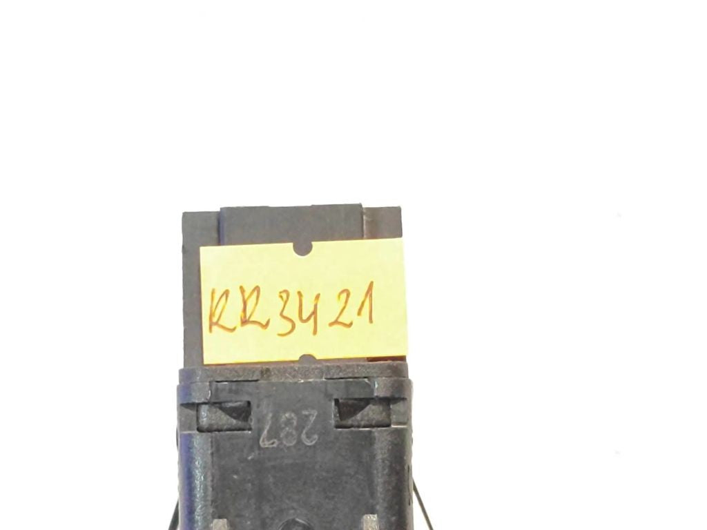 Volkswagen PASSAT B5 1998 Diesel Fuel tank opening switch 3B0959833 