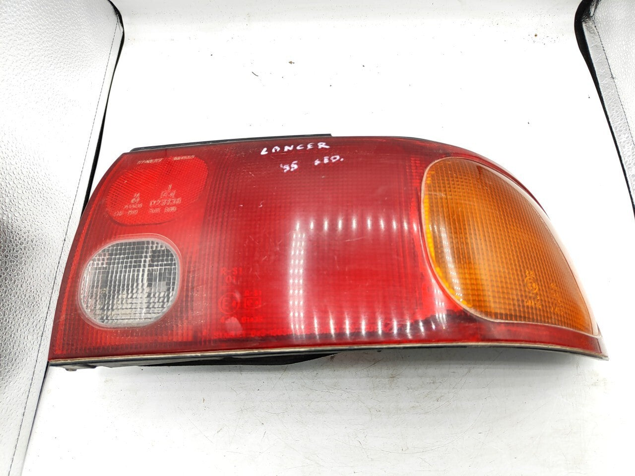 Mitsubishi Lancer V Sedan 1994 LHD Rear Right Taillight Light 0431563R