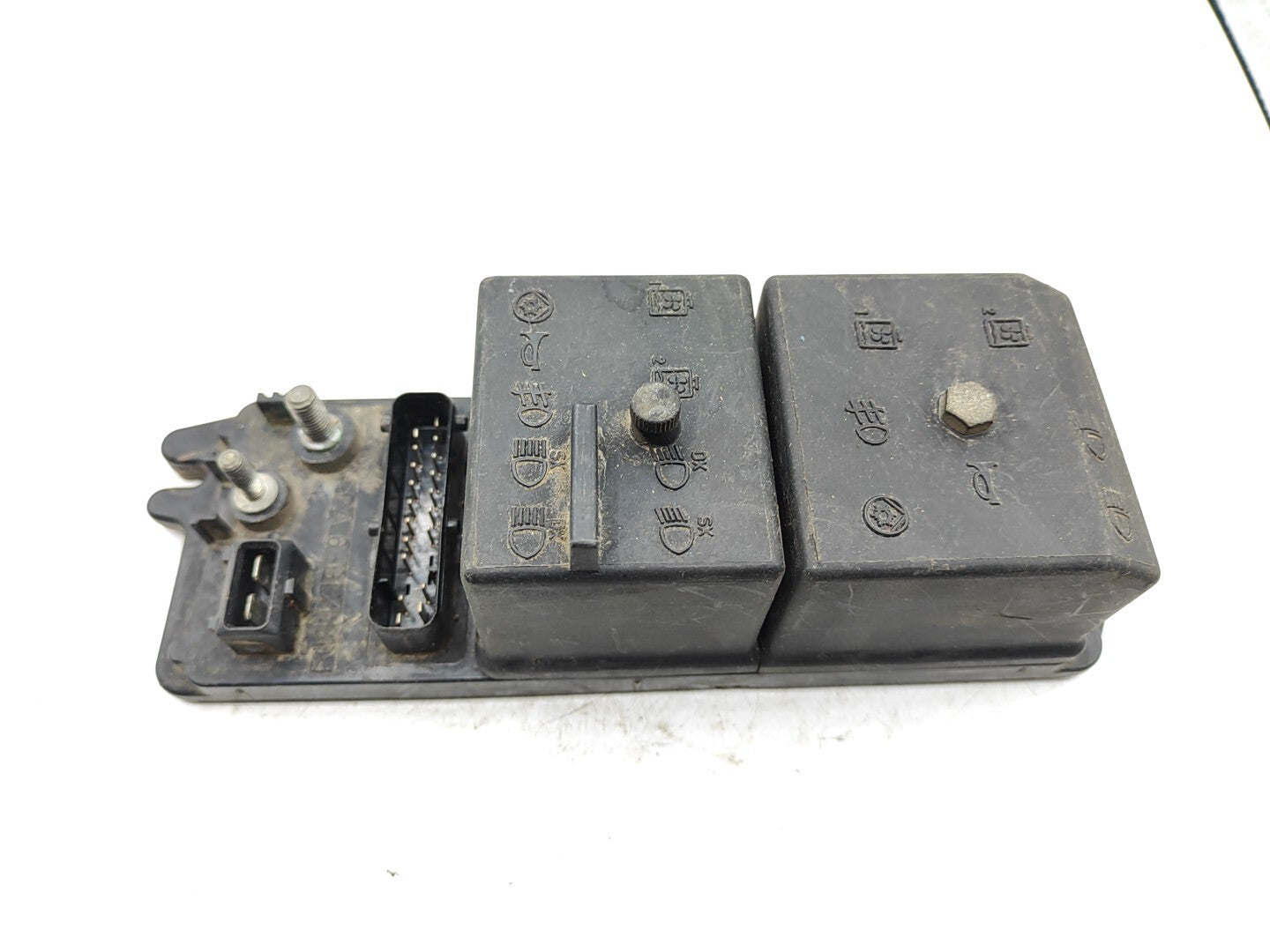 Alfa Romeo 166 2.4JTD 100kW 10V Diesel 2000 Engine Bay Fuse Box Module Relays