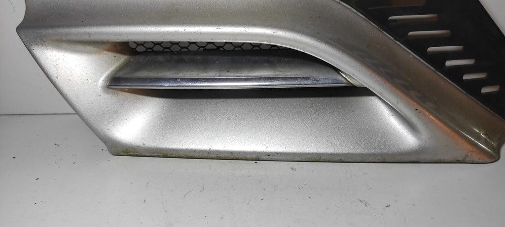 Alfa Romeo 166 2.4JTD 110kW 2003 Front Right Bumper Upper Grill 156016559 Silver