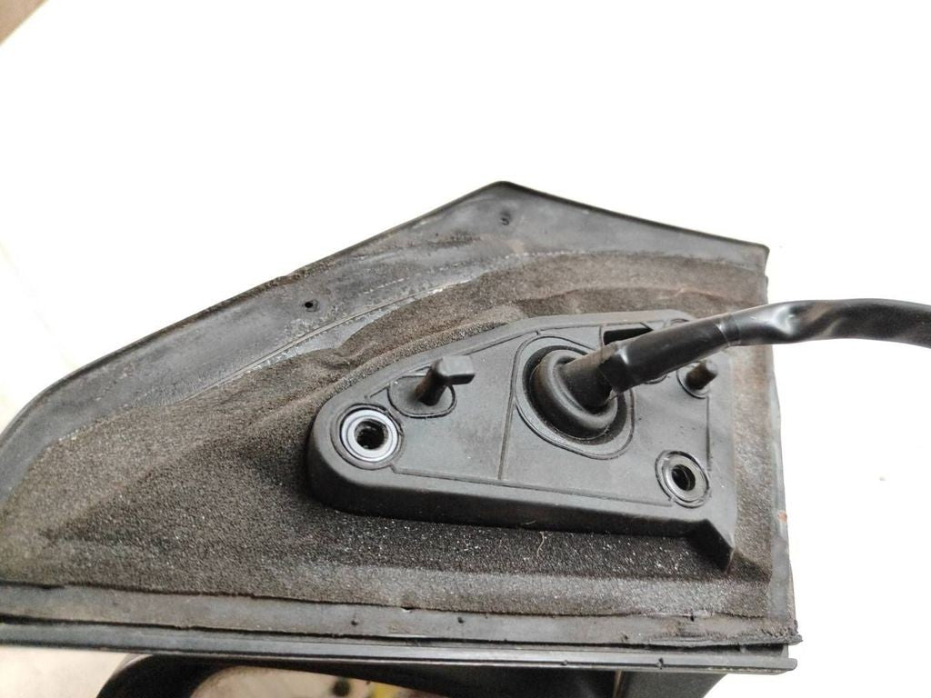 Toyota Avensis T250 2003 Left electric wing mirror E11015829 