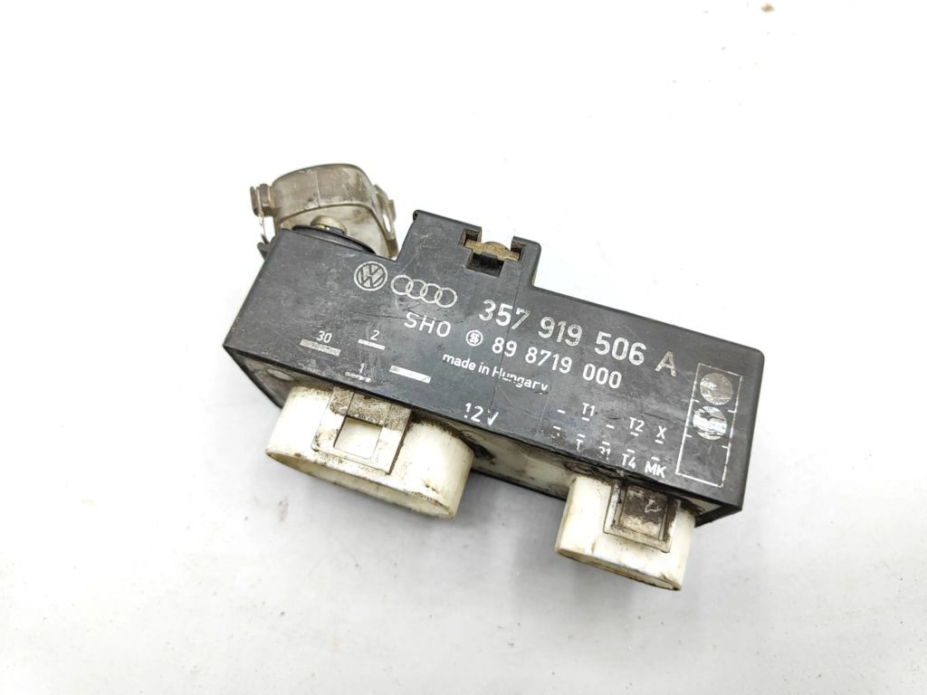 Volkswagen Golf III 1995 Radiator Coolant fan relay 357919506A 