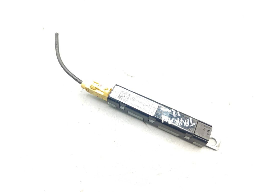 Volkswagen Touran II 2012 Aerial antenna amplifier 1T0035577AD 