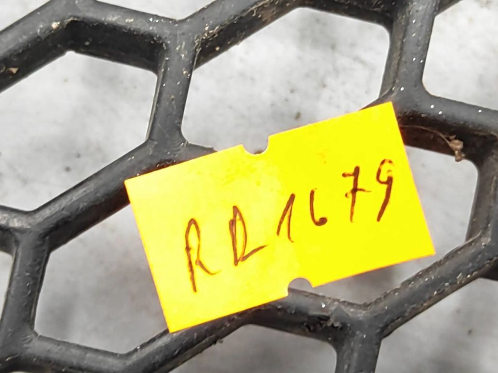 Alfa Romeo 147 1.9JTD 88kW 8V FL 2007 Front right bumper lower grill 