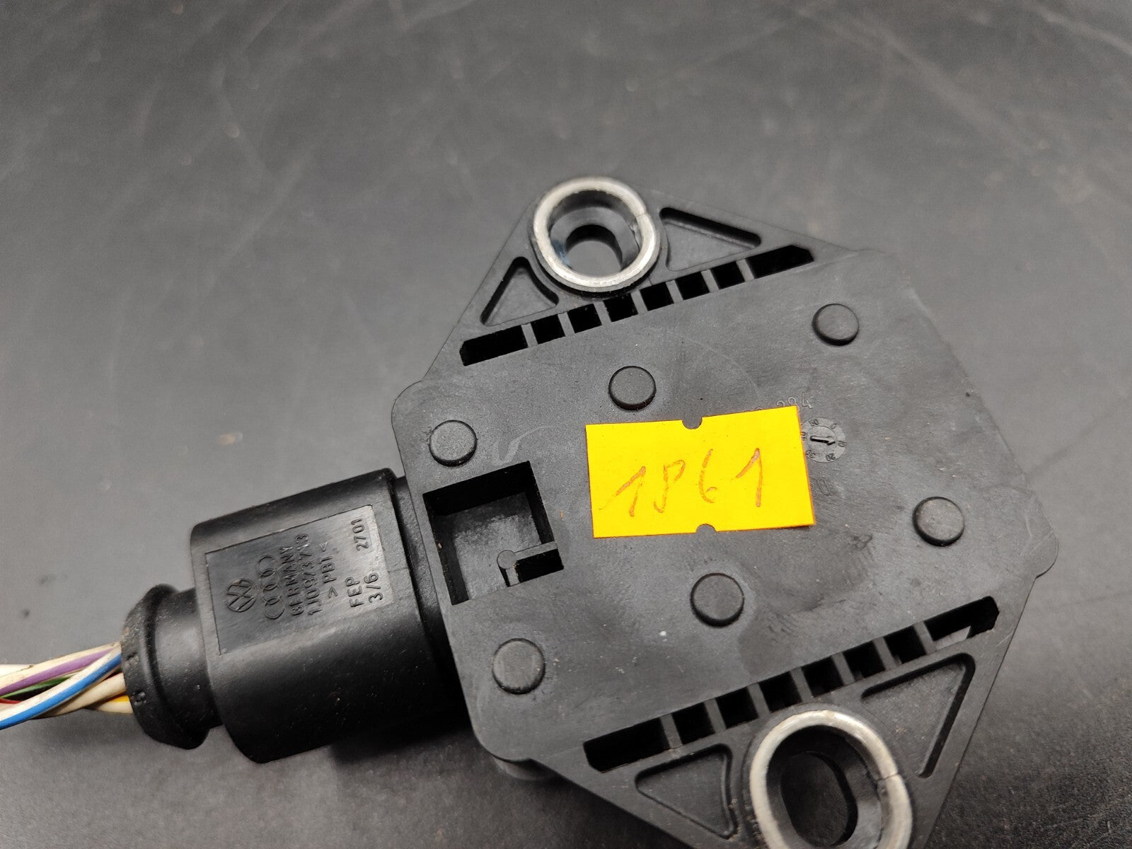 Audi A6 C5 2000 ESP Yaw Rate Sensor 8E0907637A 0265005245