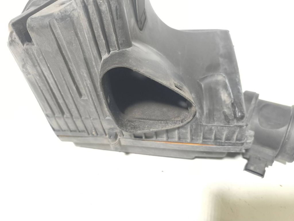 Volvo S60 2.0D 120kW 2012 Diesel air filter box 30785472 