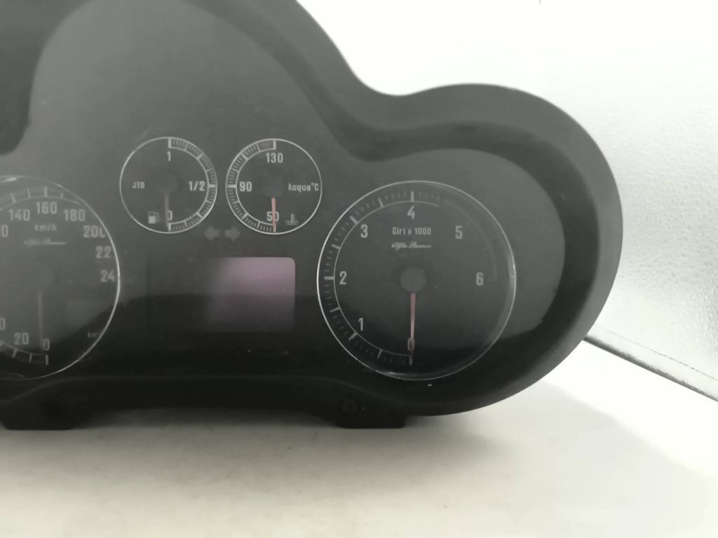 Alfa Romeo 147 2007 LHD Diesel speedometer instrument cluster 156071228 