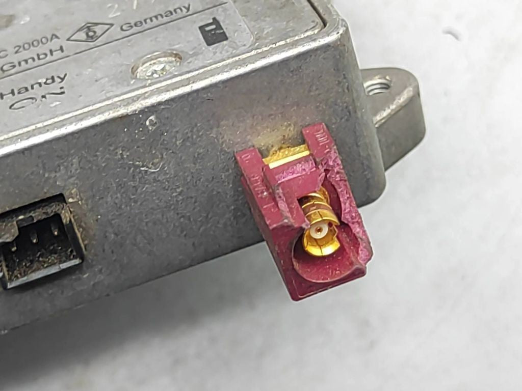 Audi A6 S6 C5 4B 2002 Aerial antenna amplifier 8E0035456A 