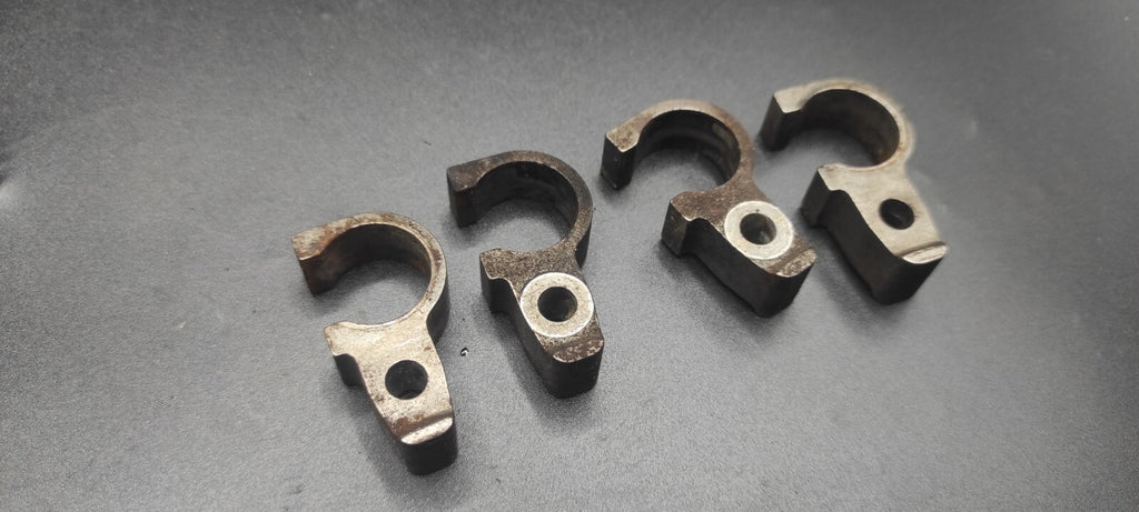 Alfa Romeo GT 2.0 JTS 122kW 2005 Engine Fuel Injector Clamp / Bracket Set