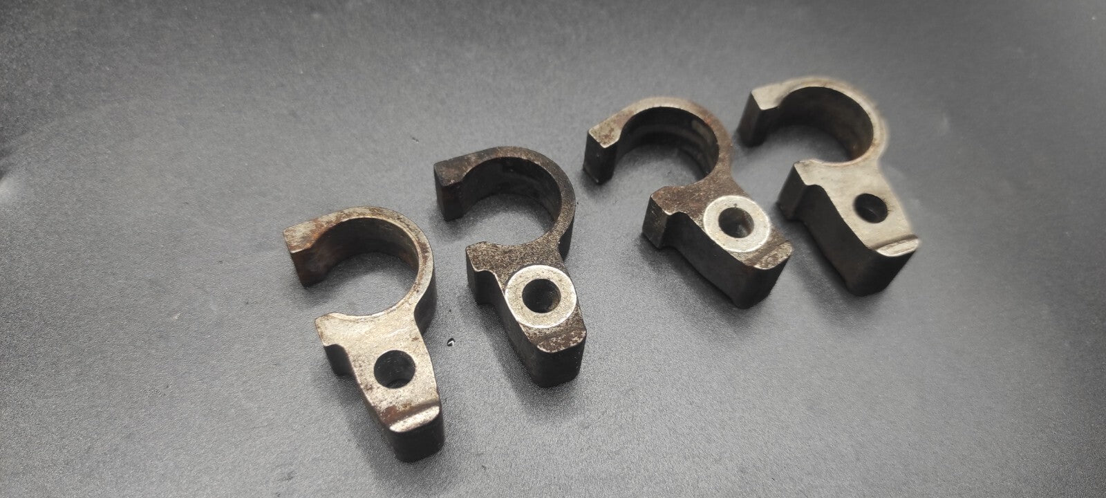 Alfa Romeo GT 2.0 JTS 122kW 2005 Engine Fuel Injector Clamp / Bracket Set