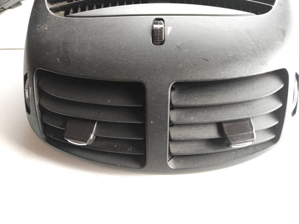 Alfa Romeo GT 2004 Front Panel dash center air vent grill 225501 