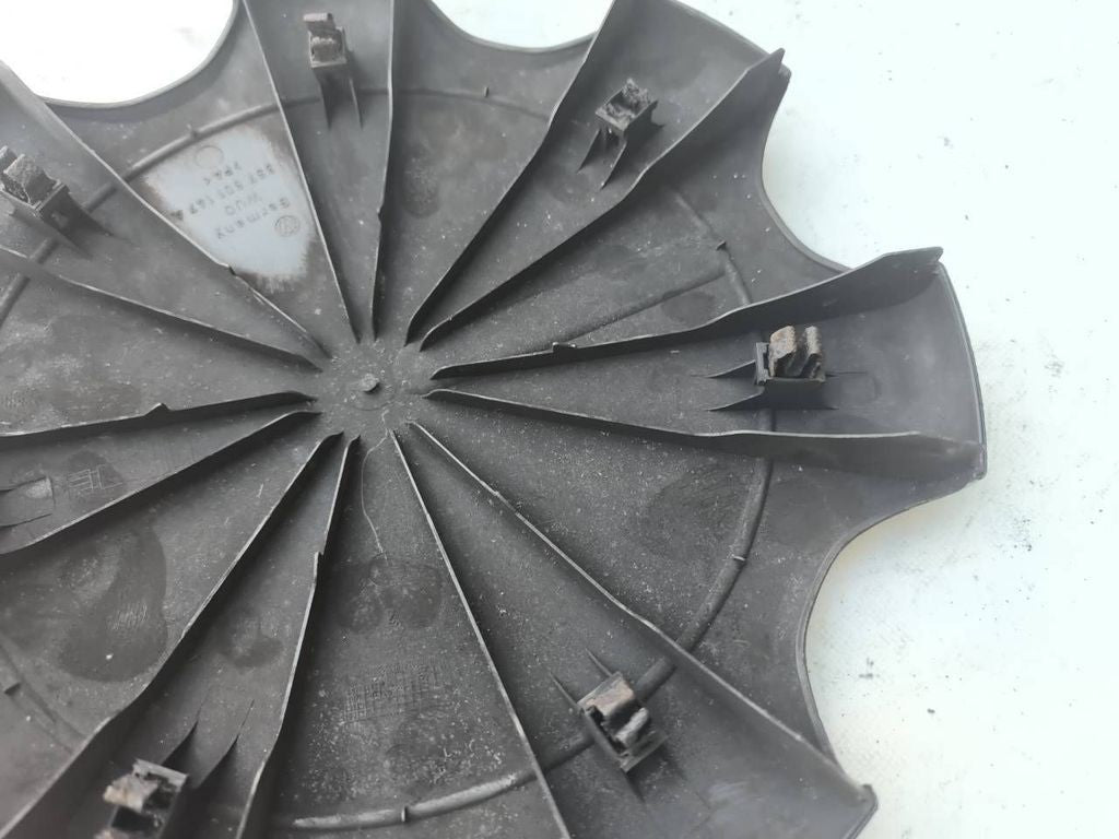 Volkswagen PASSAT B4 1995 R14 wheel hub cap trim cover 357601147A 