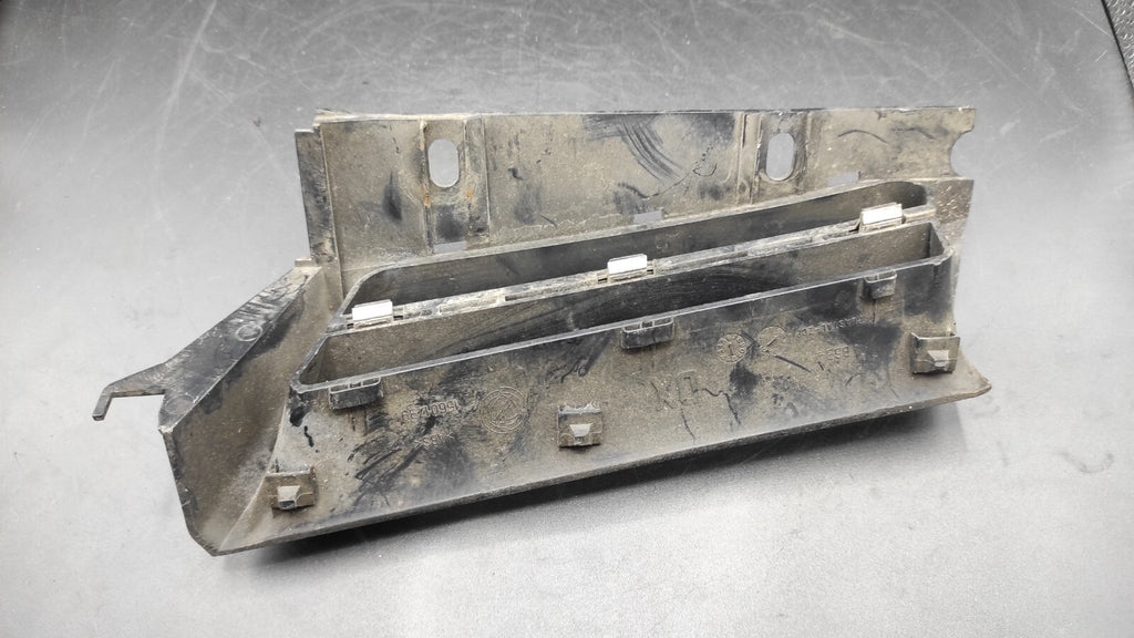 Alfa Romeo 156 2.4JTD 110kW 2002 Front Right Upper Bumper Grill 156017391