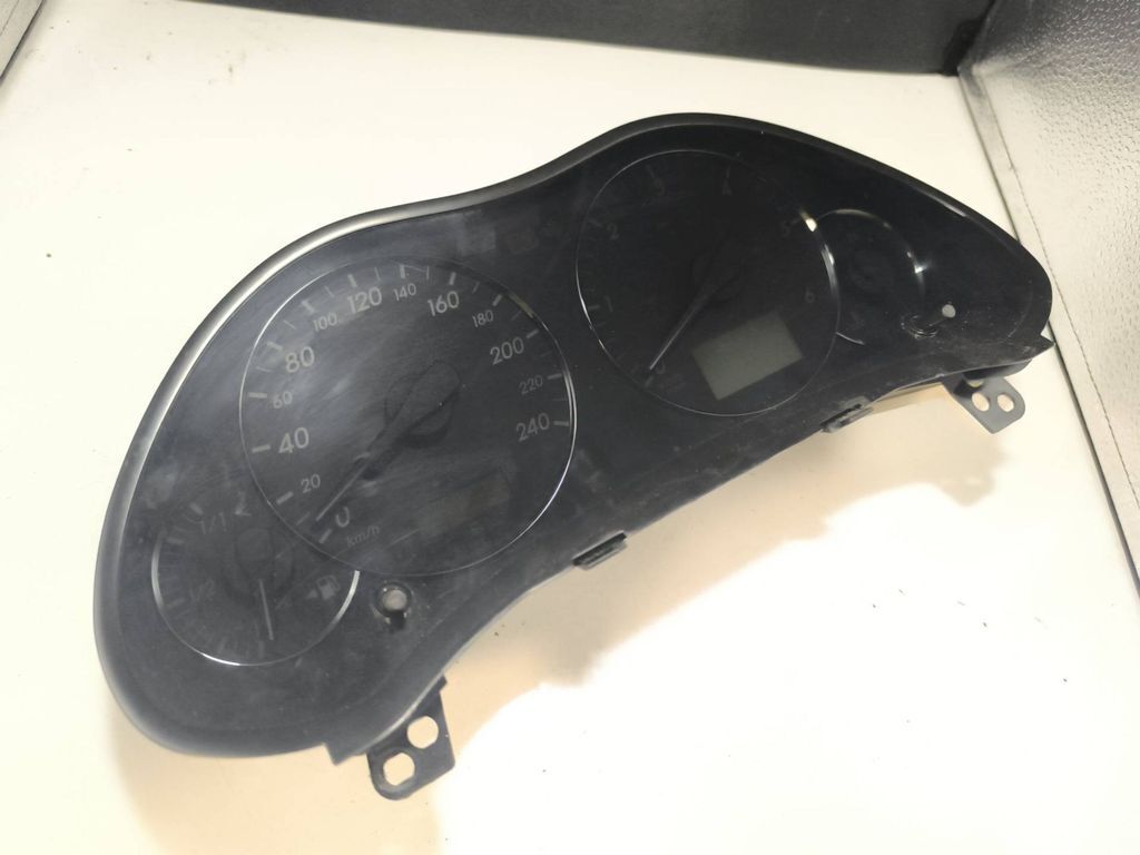 Toyota Avensis T250 2006 speedometer instrument cluster 8380005C00C 