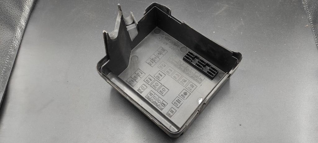 Alfa Romeo GT 2.0JTS 122kW 2004 Engine Bay Fuse Box Module Cover