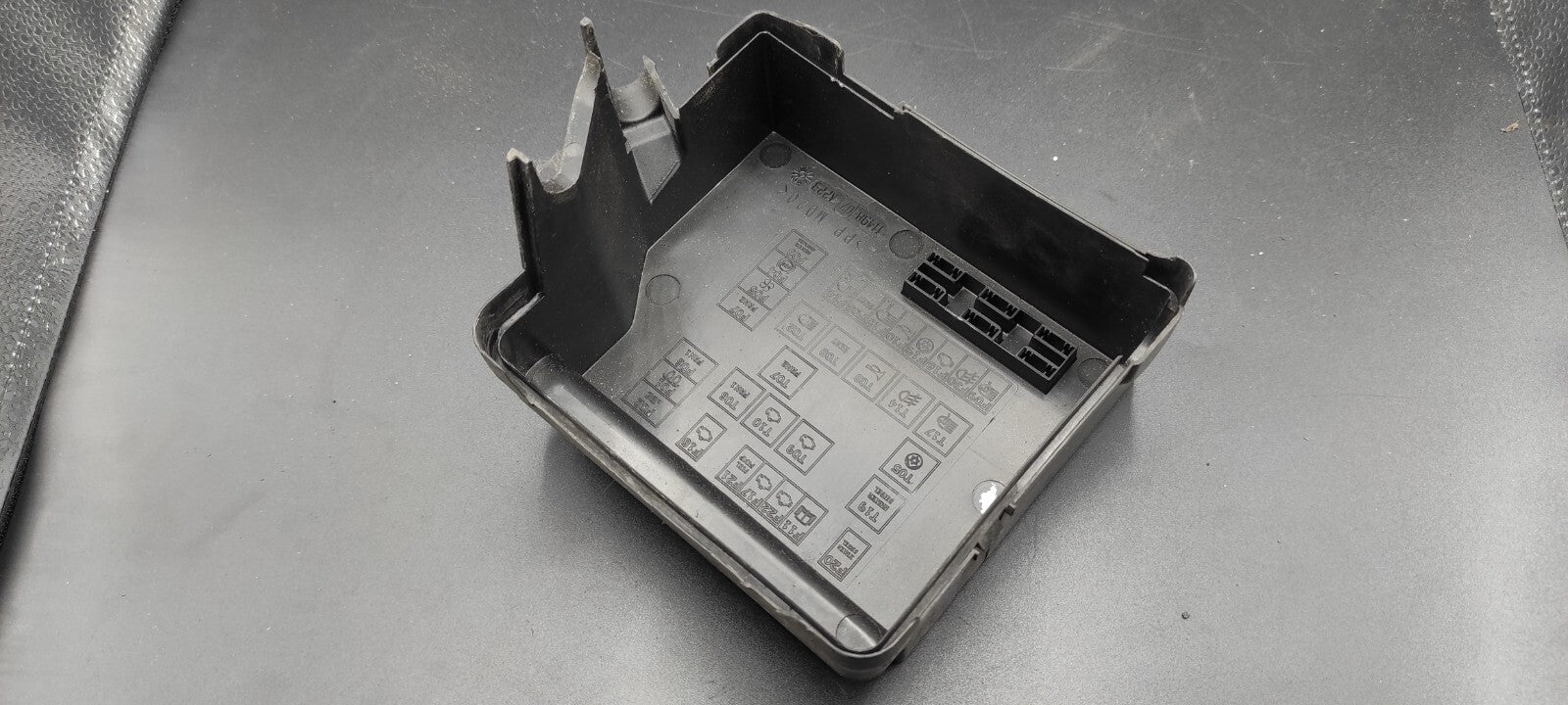 Alfa Romeo GT 2.0JTS 122kW 2004 Engine Bay Fuse Box Module Cover