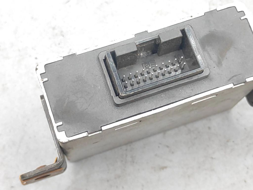 Audi A4 S4 B5 8D 1995 Alarm control units module 8D0951173 