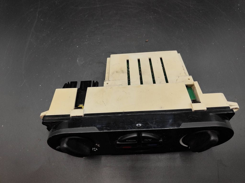 Ford Mondeo MK II Climate control unit module F7RF19D840A 