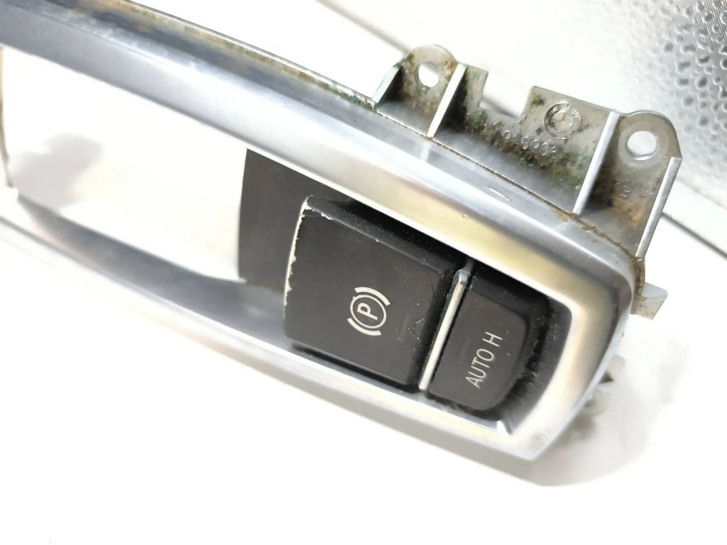 BMW 5 F10 F11 2016 Gear shifter surround trim / Park Switch 10041037 