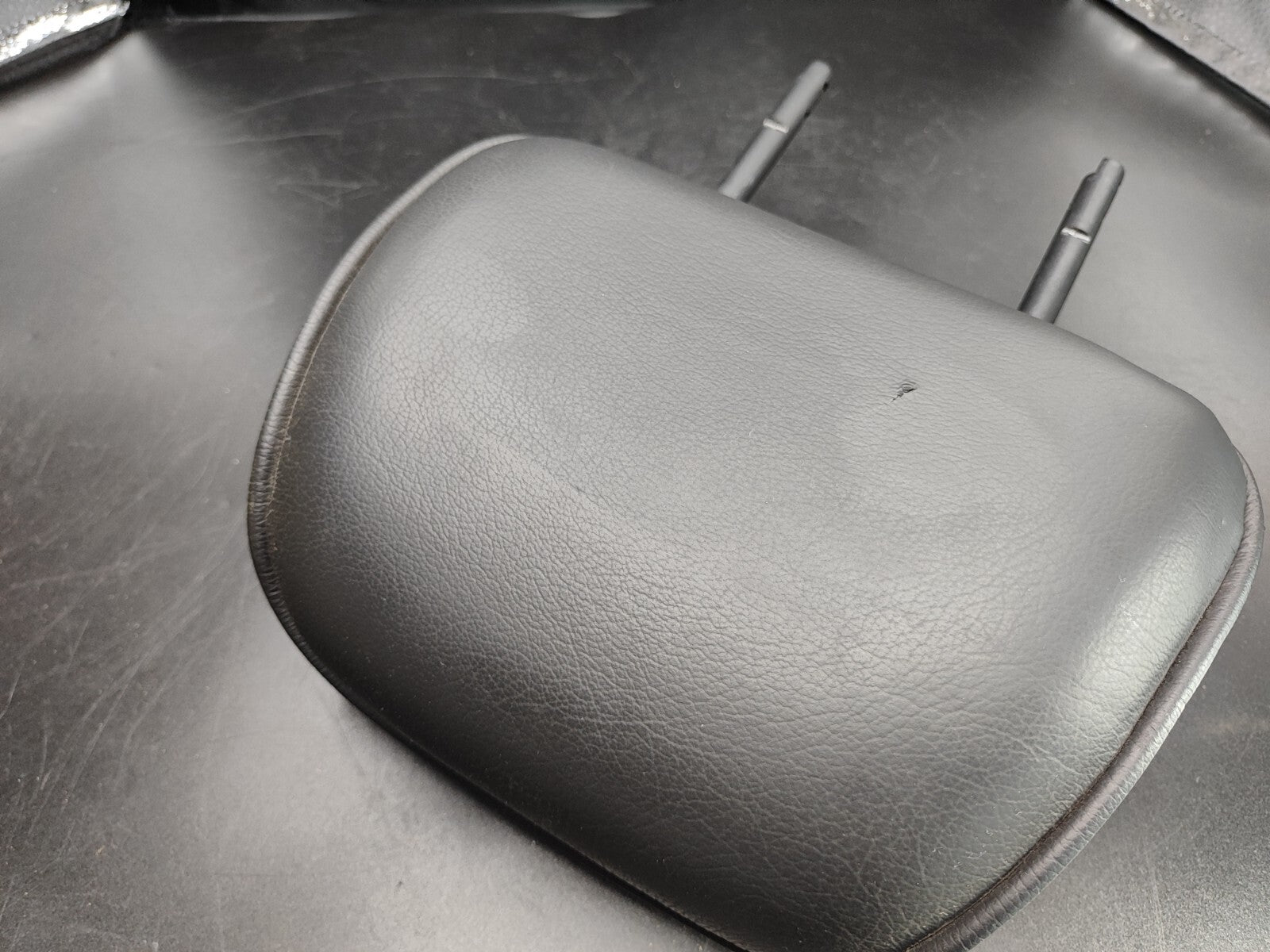 Alfa Romeo 147 1.9JTD 110kW 2004 Rear Interior Seat Headrest Black Leather