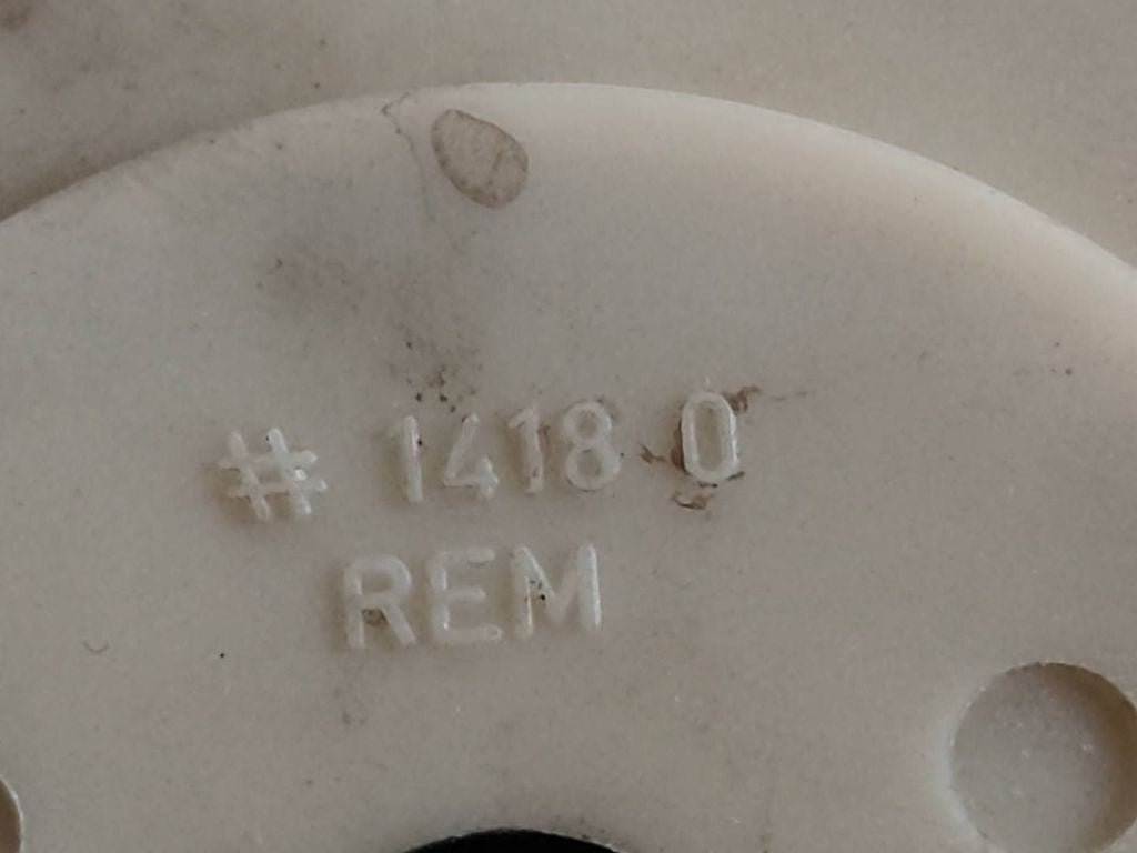 Toyota Avensis T220 2000 Original wheel cap cover 14180REM 14180