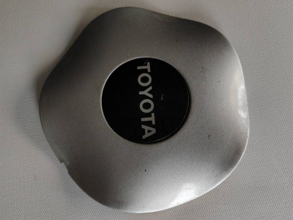 Toyota Avensis T220 2000 Original wheel cap 14180REM 14180