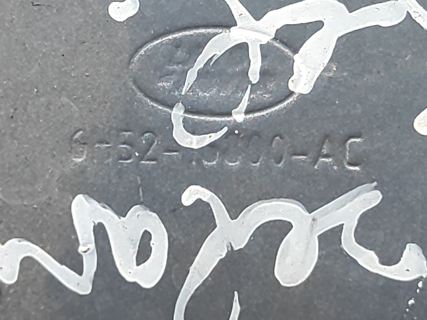 Land Rover Freelander LR2 2009 Front Right Side Bonnet Hood Hinge 6H5216800AC