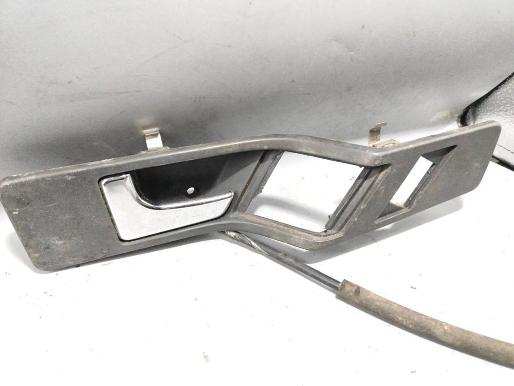 Alfa Romeo 155 1.8i 103kW 1994 Front left door interior handle 60561901 