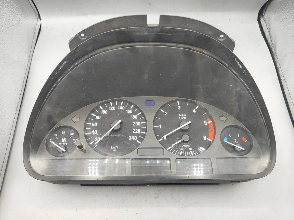 BMW 5 E39 2003 LHD Diesel speedometer instrument cluster 8375898