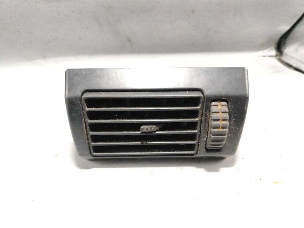 Alfa Romeo 155 1.8TS 103kW 1994 dashboard side air vent grill trim 222292 