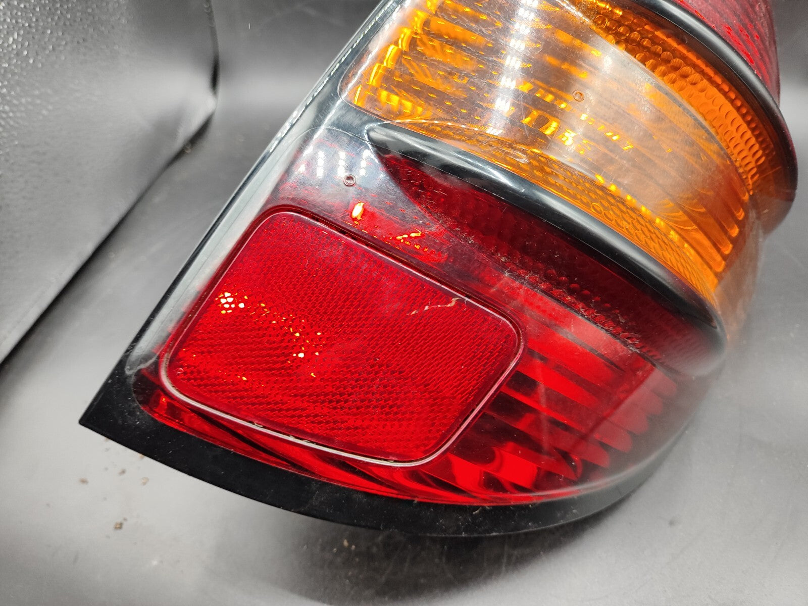 Pontiac Vibe 2004 LHD Rear Right Side Taillight Lamp Light