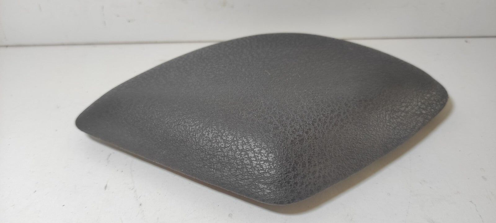 Alfa Romeo GT 1.9JTD 110kW 2005 Front Right Center Console Leather Trim