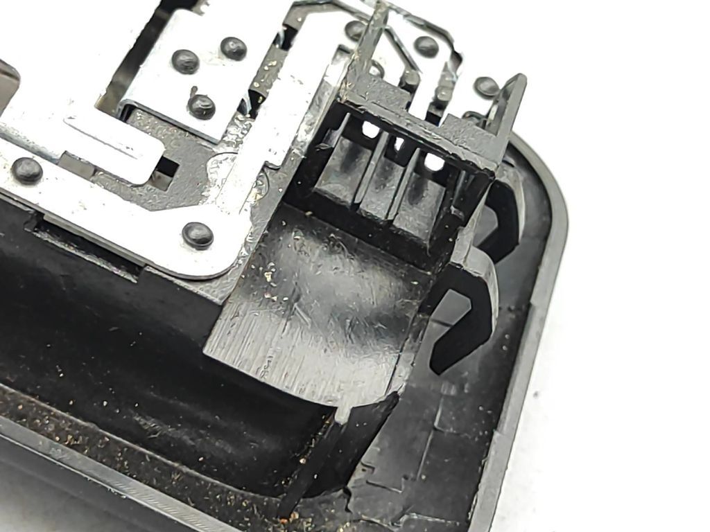 Alfa Romeo 147 2004 Rear boot tailgate trunk interior light 735244962 