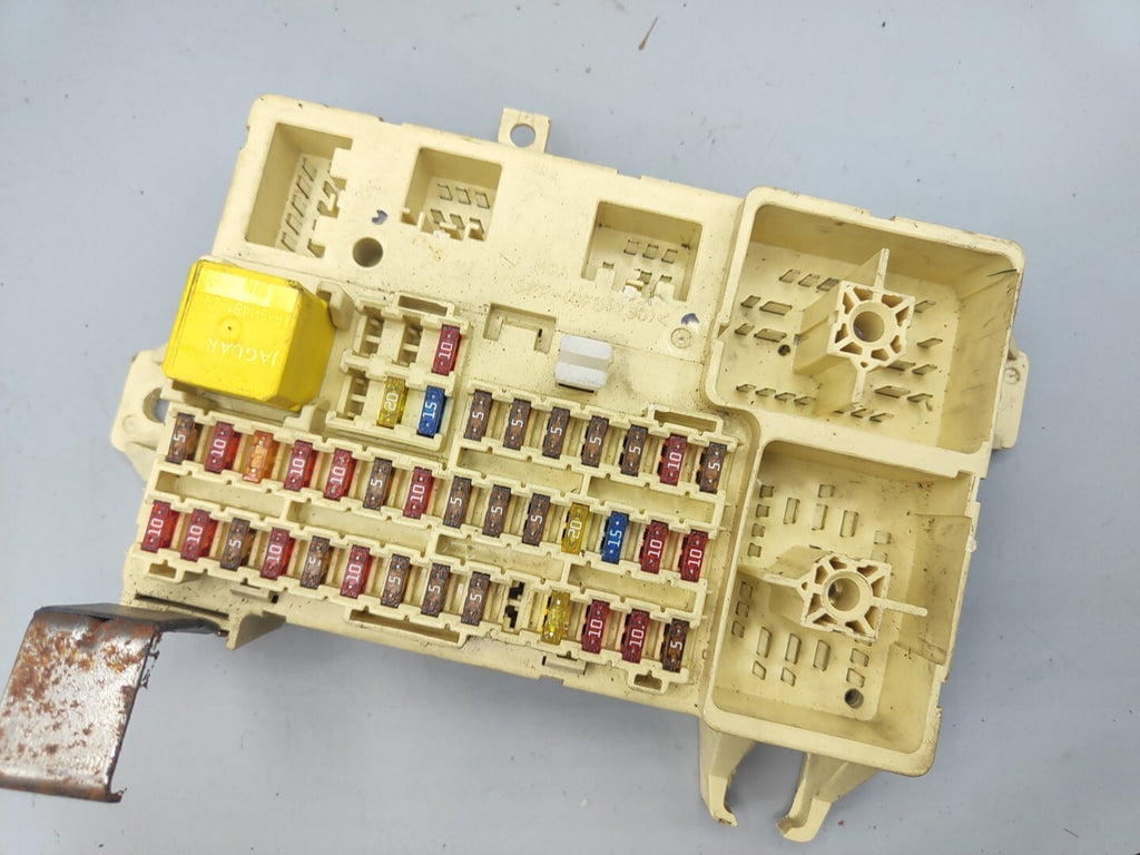 Jaguar S Type 3.0i 2000 Fuse Box Control Module ECU Unit XR8T14A067BA