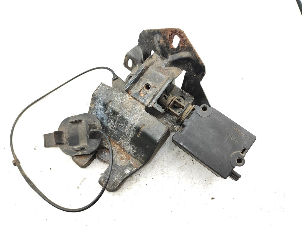 BMW 5 SERIES E39 530D 142kW Diesel 2001 Rear Tailgate Lock 8232520