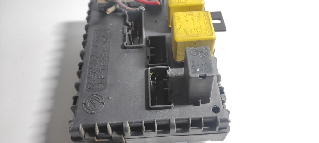 Alfa Romeo 156 2.4JTD 110kW Diesel Engine Fuse Box Module 60679160 A223