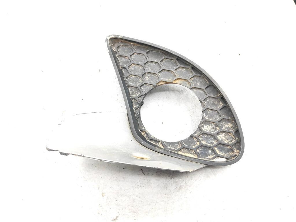 Alfa Romeo 147 Facelift 2007 front right fog light trim grill 156052633 