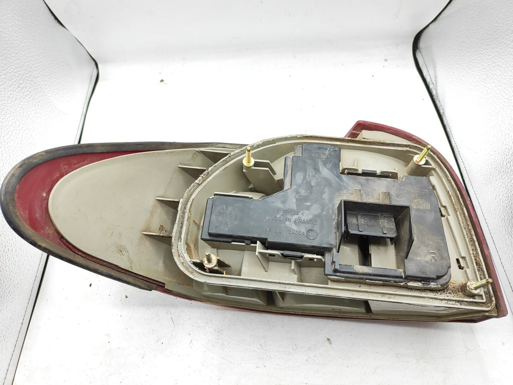 Ford Mondeo Hatch 1995 Rear Right Side Taillight Lamp Light 93BG13N004