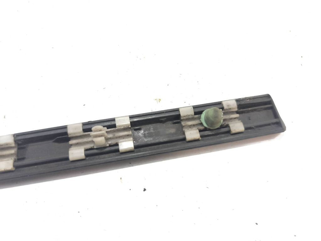 BMW 3 E46 2001 fender trim molding 8208447 