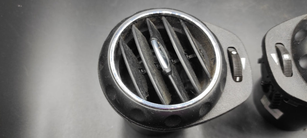 Alfa Romeo 147 GT 2005 Front Right Left Dashboard Panel Side Air Vent Grill